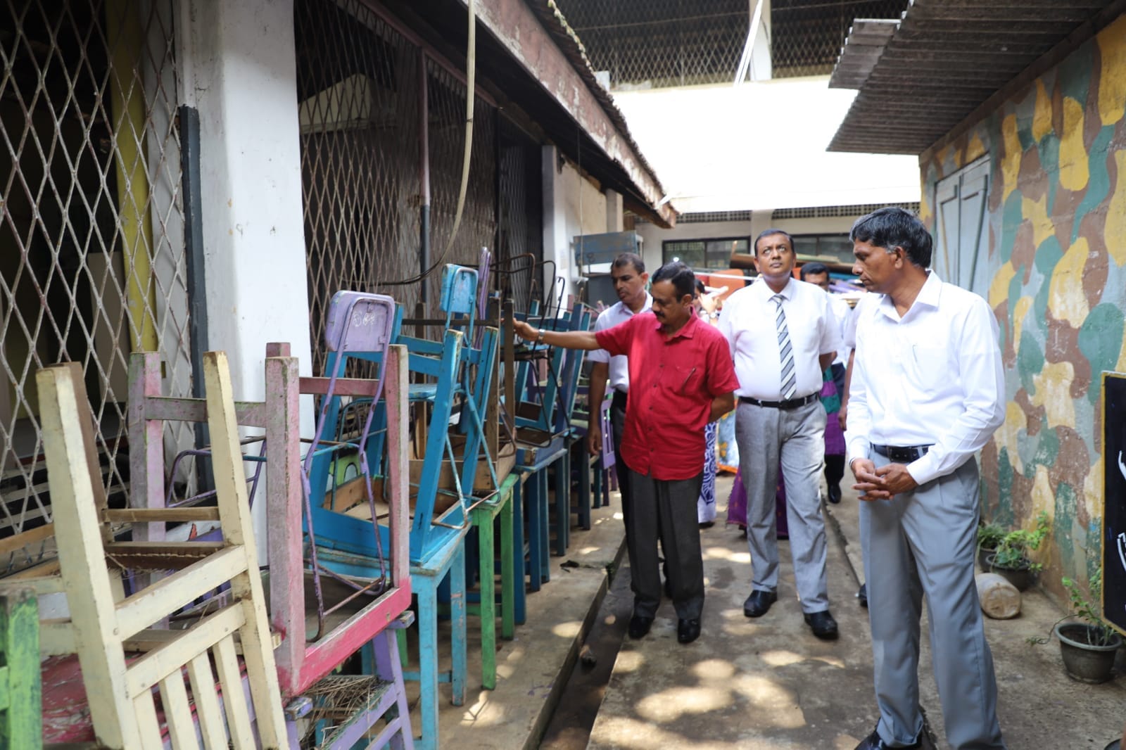 මහනුවර මහනාම විද්යාලයේ අවධානම් ගොඩනැගිලි මධ්යම ආණ්ඩුකාරවරයාගේ නිරීක්ෂණයට.