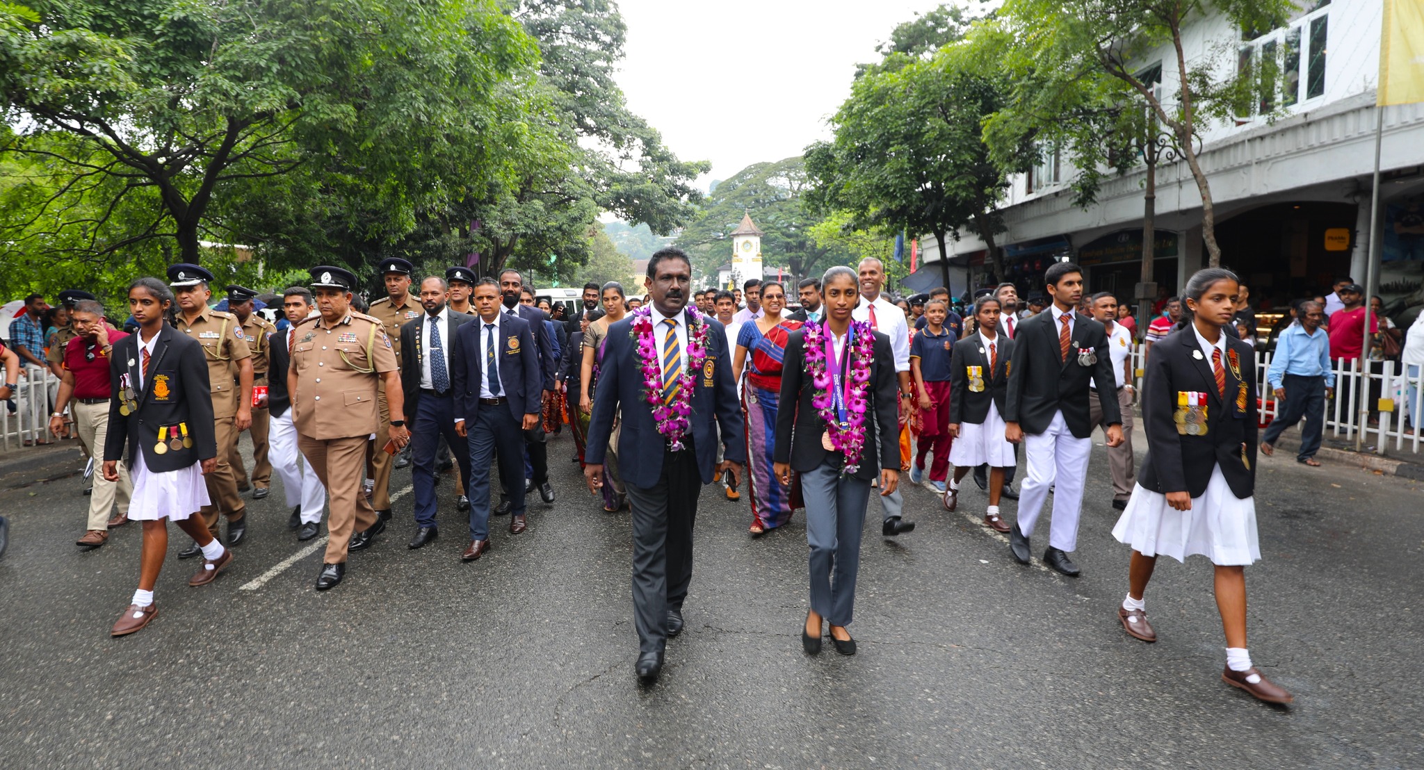 රටට අභිමානයක් ගෙනා තරුෂිට හා පුහුණුකරු සුසන්ත ප්රනාන්දුට මහනුවරදී උපහාර.
