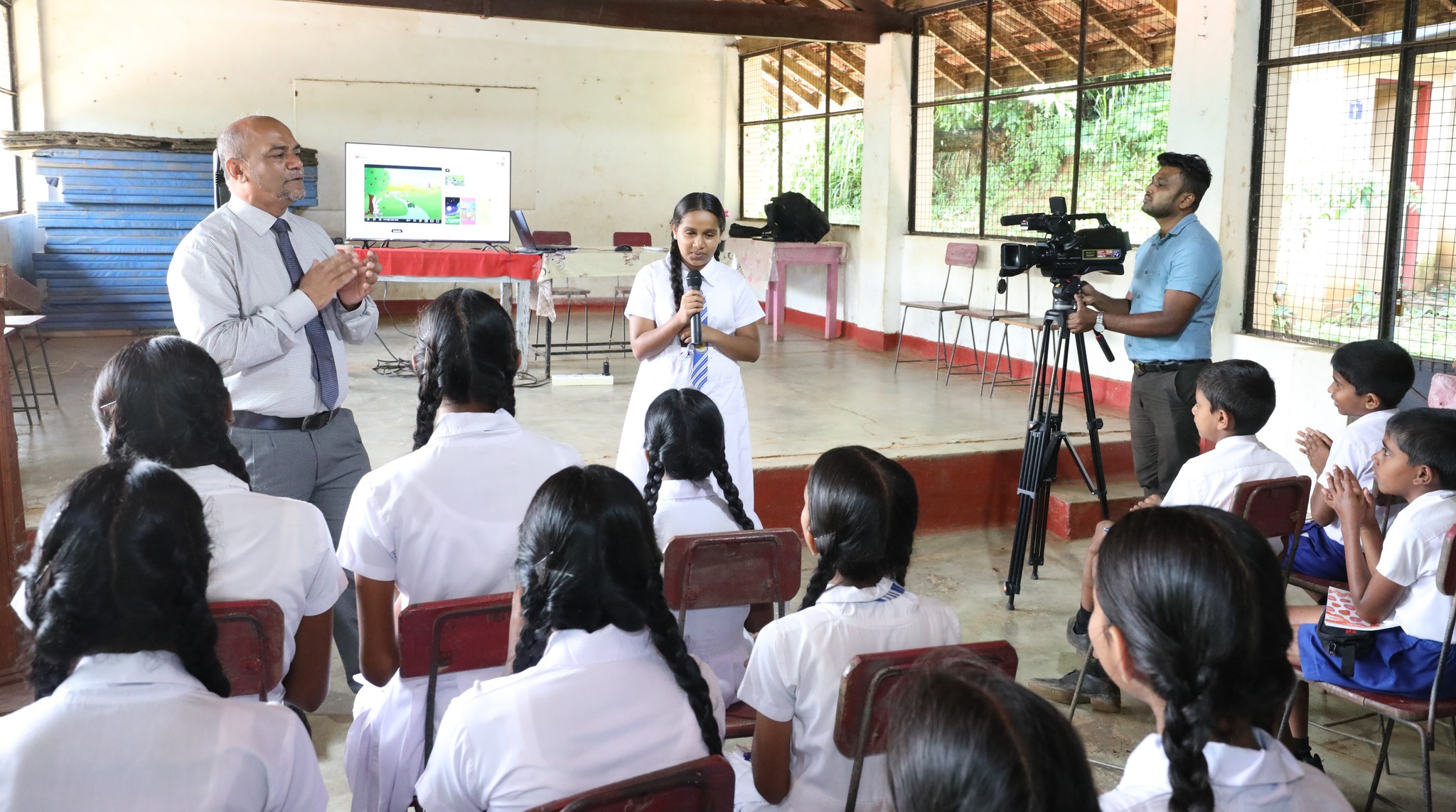 උඩගම මහා විද්‍යාලයට  පාසල් මාධ්‍ය ඒකකයක්.