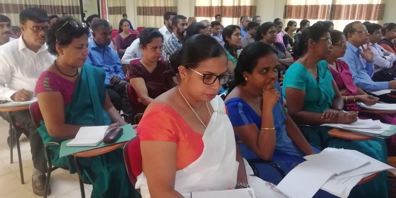 පළාත් පාලන ආයතනයන්හි ප්රගතිය සොයාබැලේ.