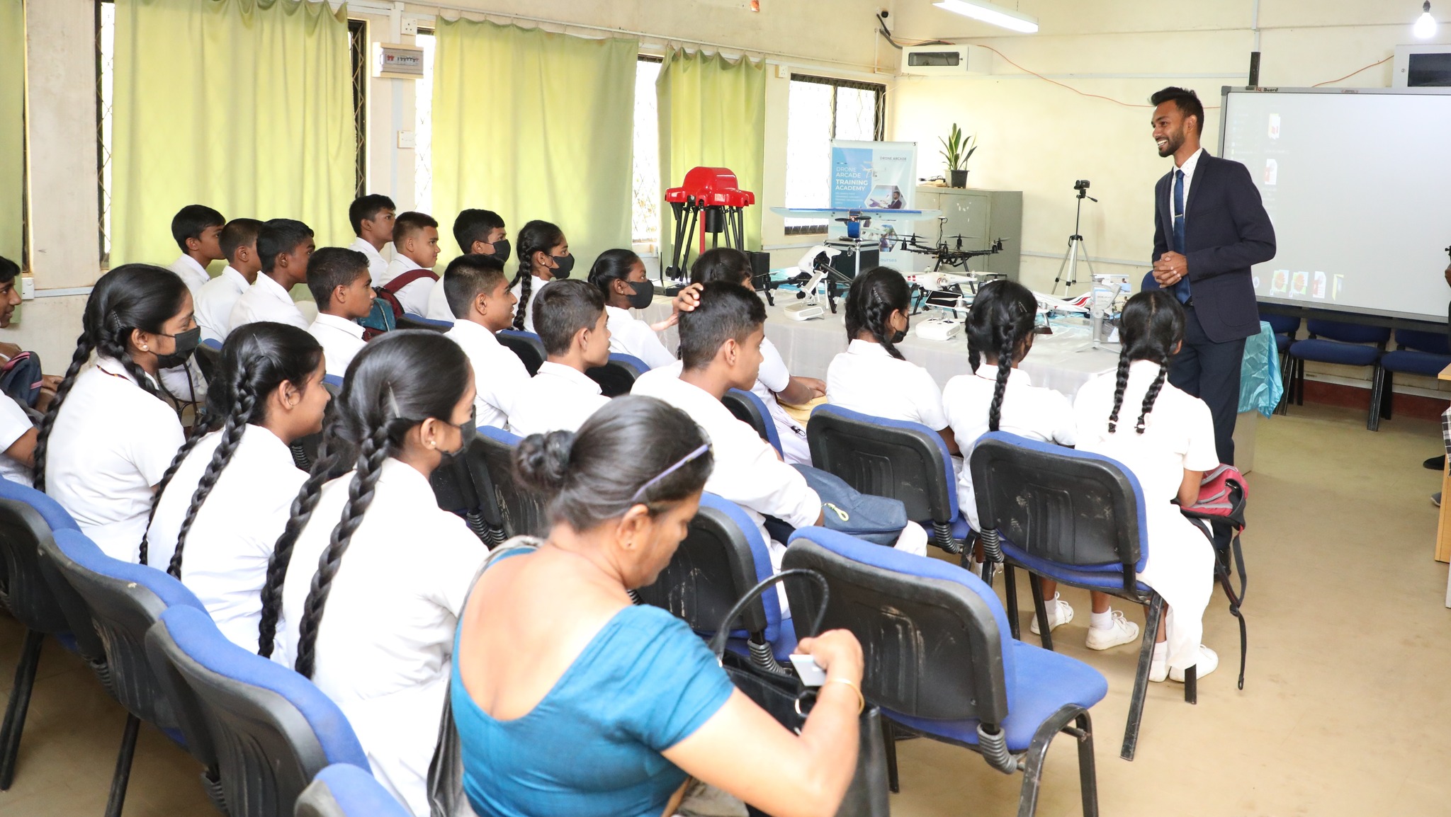 පරණගම මධ්ය මහා විද්යාලයේ "විදු නෙතින් පෙරමඟට" - 2023 විද්යා ප්රදර්ශනය