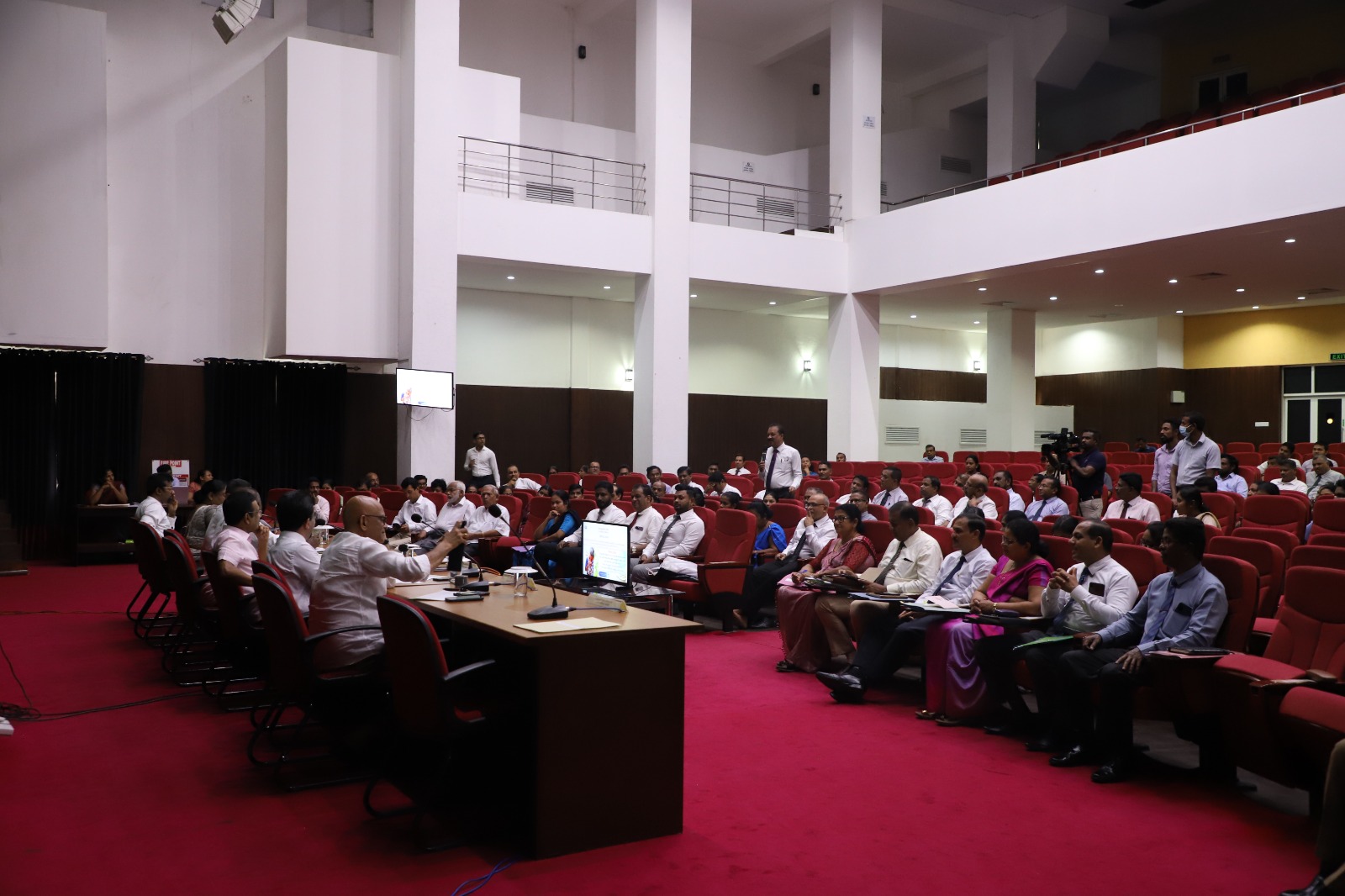 මහනුවර වැව රවුමේ ඇති ගස් පිළිබඳ කඩිනම් පරීක්ෂාවක් සිදු කොට ඒවායේ අනාරක්ෂිත බවක් ඇත්නම් ඒ සම්බන්ධයෙන් වහා පියවර ගන්න-