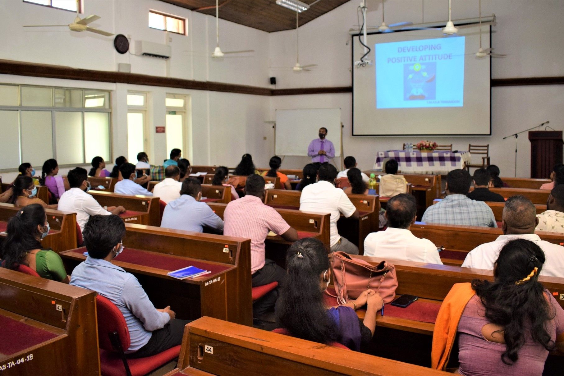 ධනාත්මක චින්තනය පිළිබදව පුහුණු වැඩසටහනක් MDTU හිදී.