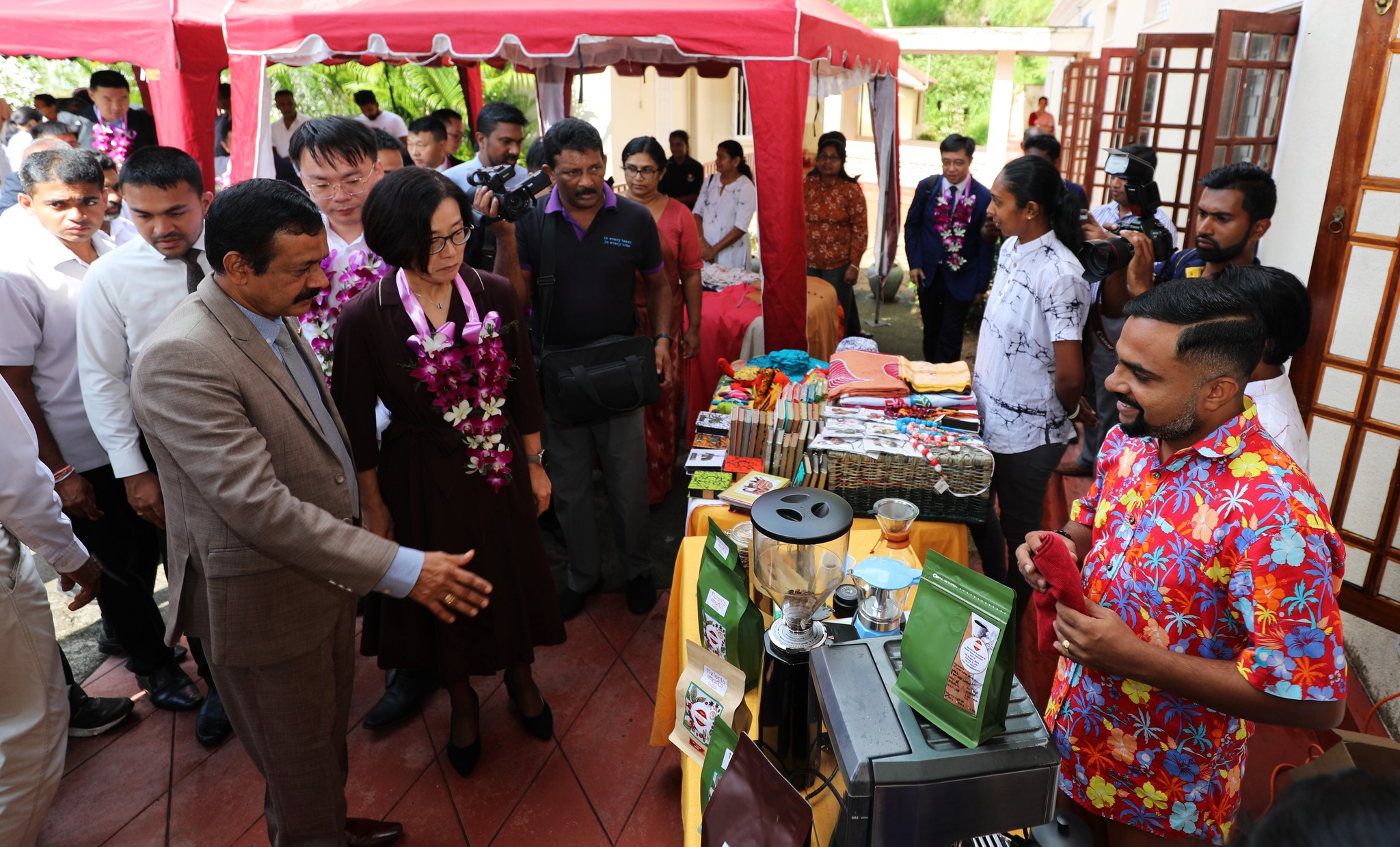 මධ්‍යම පළාත හා චීනයේ  jiangxi  පළාතේ අතර සංස්කෘතික හා වෙළඳ වාණිජ ආයෝජන සහයෝගිතාව පිළිබඳ එකගතා හමුවක්  මධ්‍යම පළාත් ආණ්ඩුකාර නීතිඥ ලලිත් යූ ගමගේ මහතා ගේ ප්‍රධානත්වයෙන්