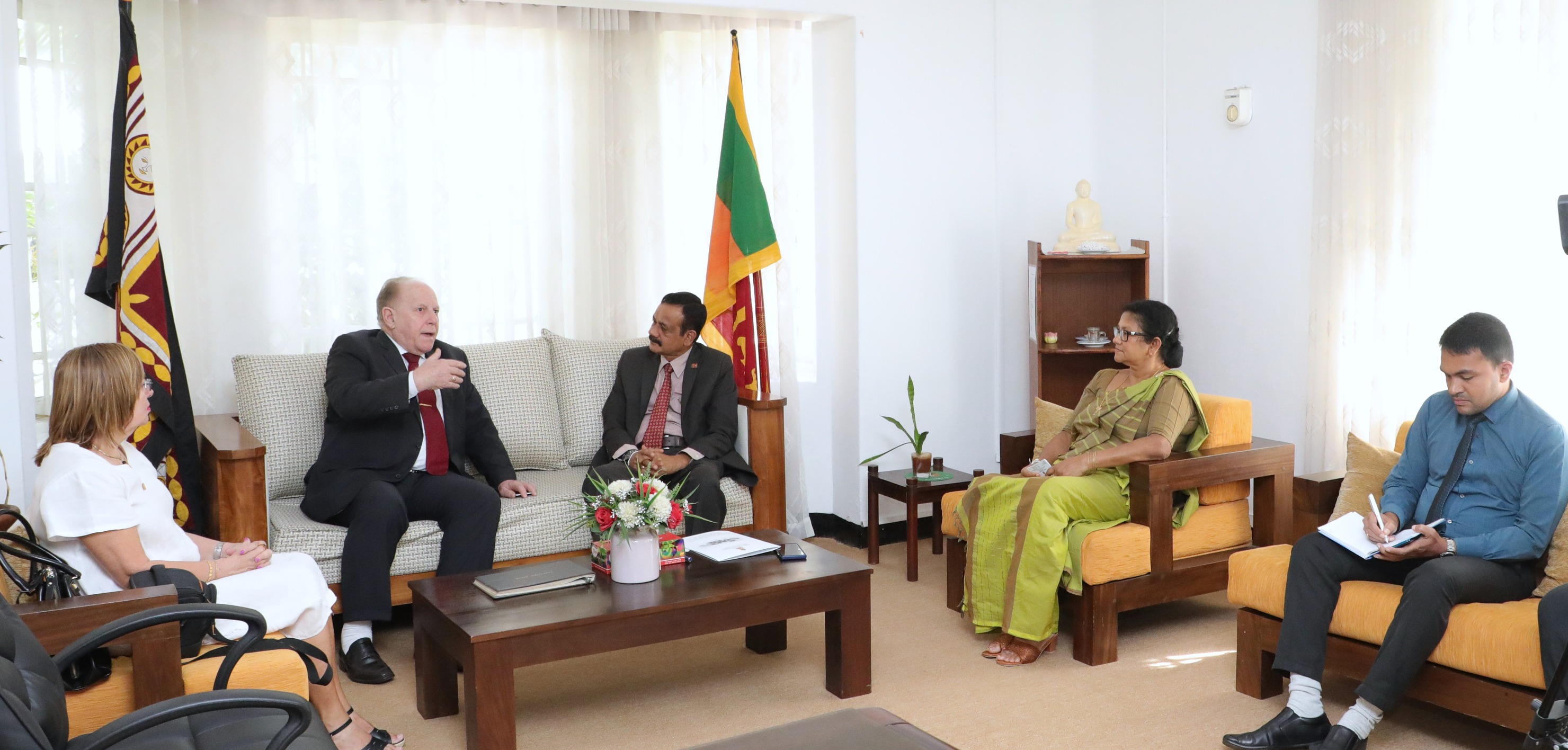 ශ්රී ලංකාවේ කියුබානු තානාපති හා මධ්යම පළාත් ආණ්ඩුකාරතුමා අතර හමුවක්.