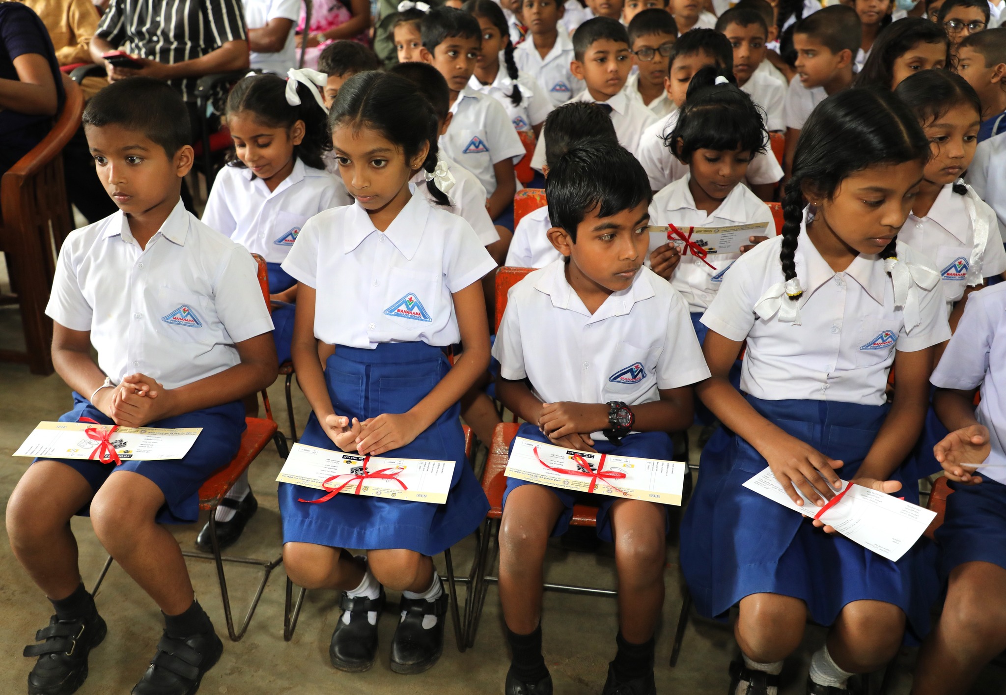 මධ්යම පළාතේ පාසල් දරුවන්හට පාවහන් තිළිණපත් ලබාදීමේ වැඩසටහන මාතලේ දී.