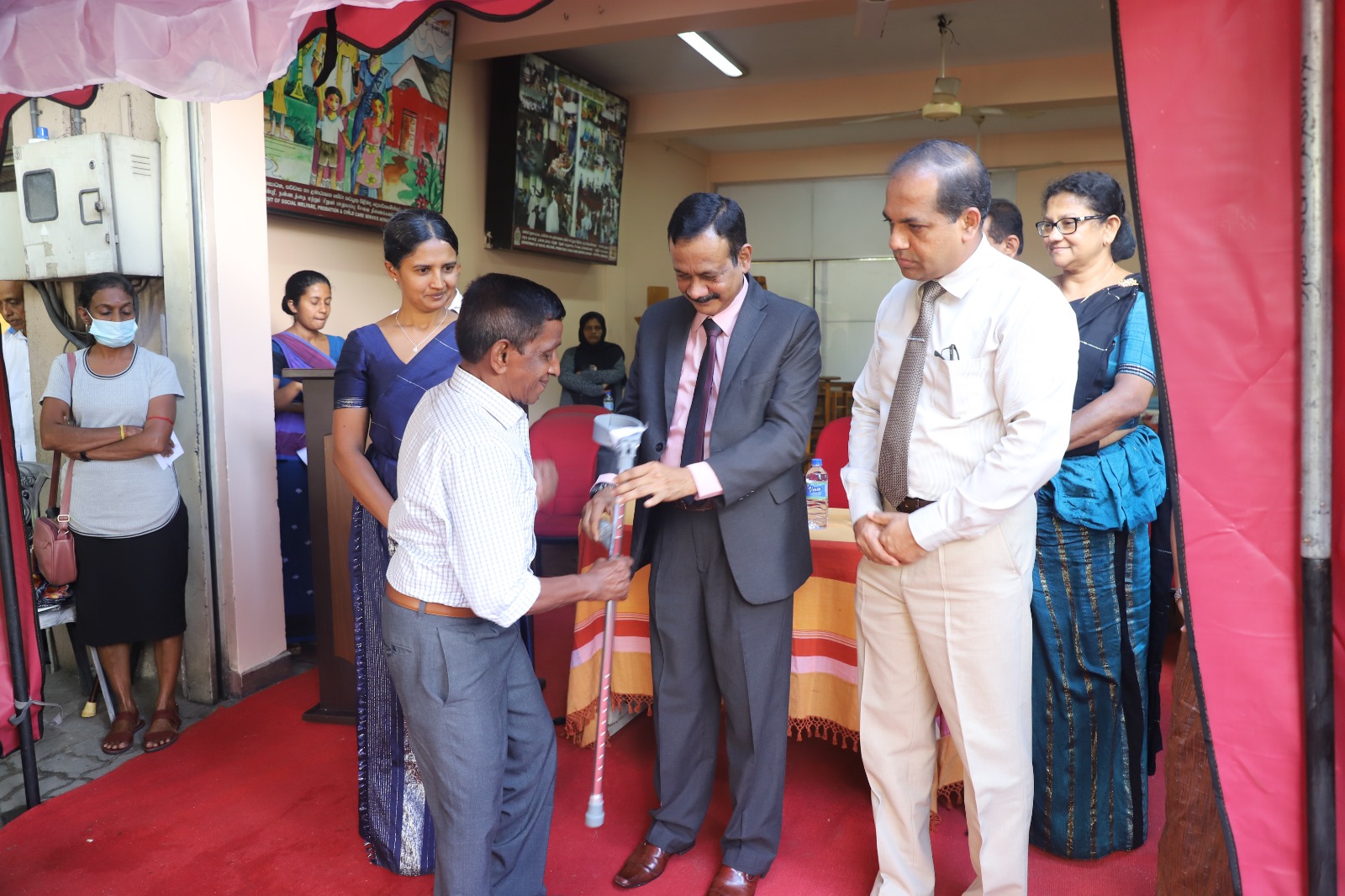 පුද්ගලයින්ගේ නිෂ්පාදන අලෙවියට ඉඩක් මධ්යම ආණ්ඩුකාවරයාගෙන් ප්රකාශයක්.