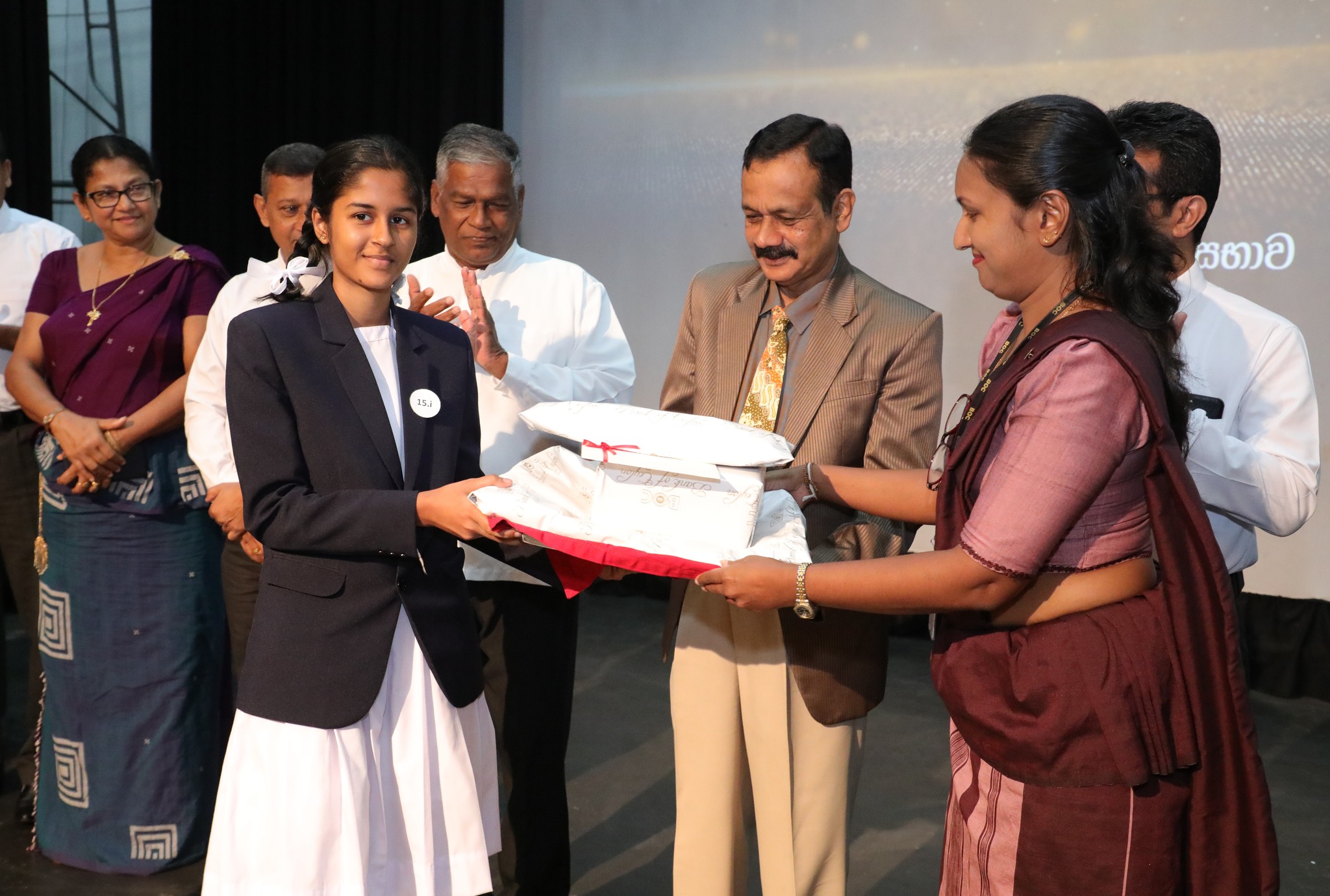 පළාත් ආණ්ඩුකාරවරයාගේ සිවු වසරක සේවාව ඇගයේ.