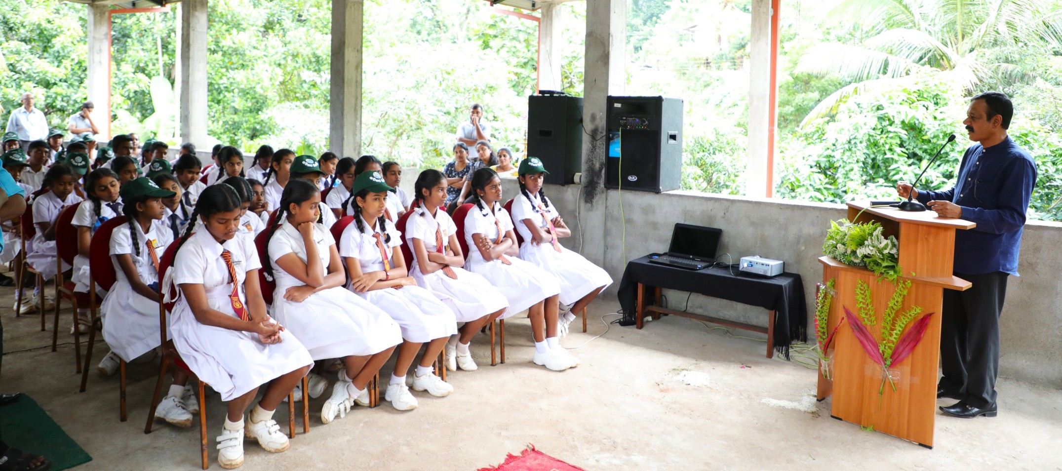 මාතලේ විශේෂ පරිසර වැඩසටහනක් මඩවල උල්පත නගරයේ දී.
