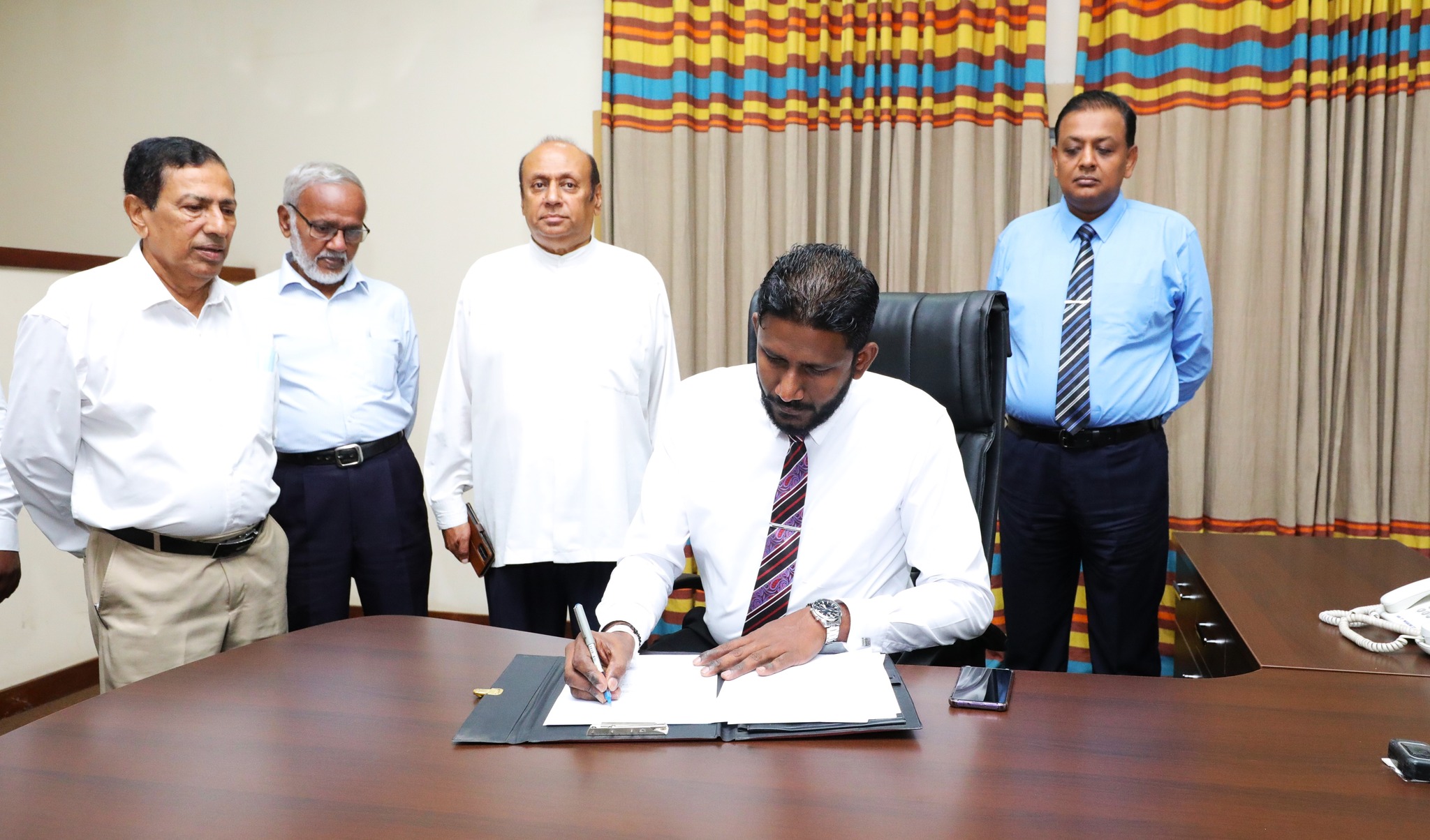 ප්රධාන හා අධ්යාපන අමාත්යංශයේ ජ්යෙෂ්ඨ සහකාර ලේකම් ලෙස පත්වීම් ලැබූ ප්රභාත් මද්දුමආරච්චි මහතා රාජකාරි කටයුතු ආරම්භ කරයි.