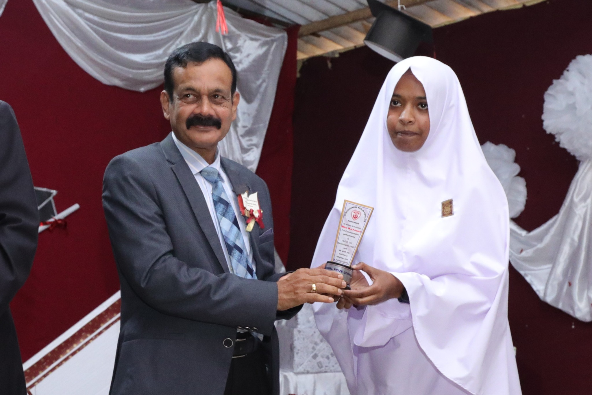 තරගකාරී අධ්යාපන රටාව තුළ ගුණ දහම් පිරි සමාජය වියැකිලා - මධ්යම ආණ්ඩුකාරවර.