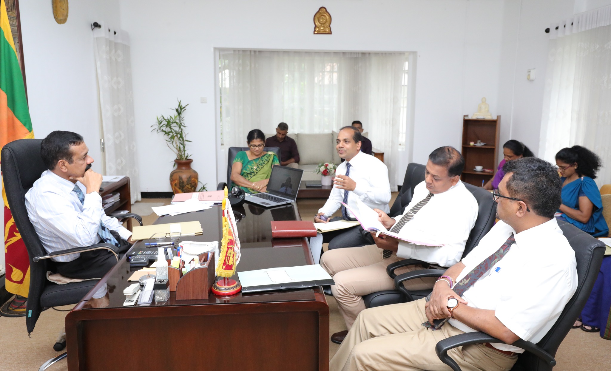 ගලේවෙල සෞඛ්ය මධ්යස්ථානය හා ඉඩම පිළිබඳව දීර්ඝ කාලීනව පැවති ගැටළුව නිරාකරණය කිරීමට මධ්යම පළාත් ආණ්ඩුකාරවර ලලිත් යු ගමගේ මහතා මැදිහත් වෙයි.