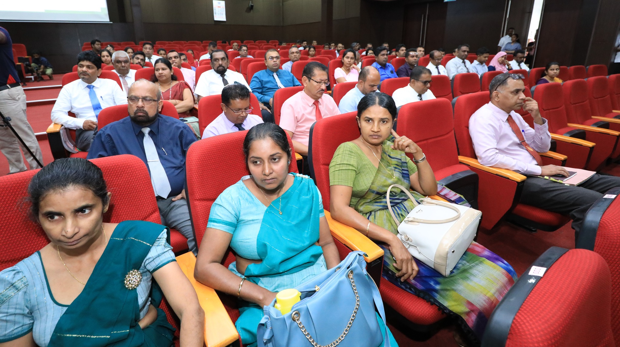 ප්රතිපාදන වලින් ජාතික නිර්ණායක වලට අනුව 50% ක් මුදලක් භෞතික යටිතල පහසුකම් සංවර්ධනය කිරීම සදහා යොදා ගැනීමට අපේක්ෂිතය - මාතලේ දිස්ත්රික් සම්බන්ධිකරණ කමිටු රැස්වීම