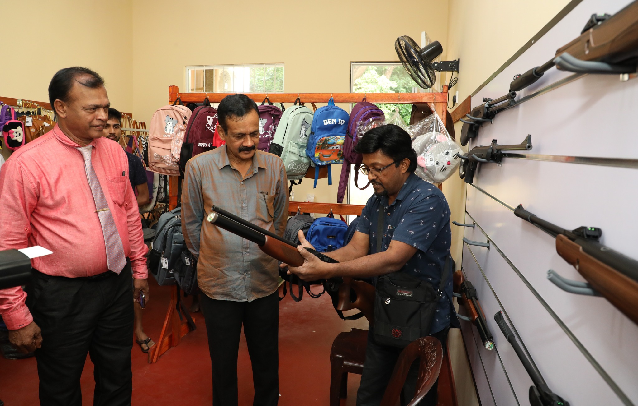 රංගිරි දඹුල්ල විවිධ සේවා සමූපකාර සමිතියේ ඉනාමළුව සමුපකාර ග්රාමීය බැංකුව හා වෙළෙඳ මධ්යස්ථානය ජනතා අයිතියට