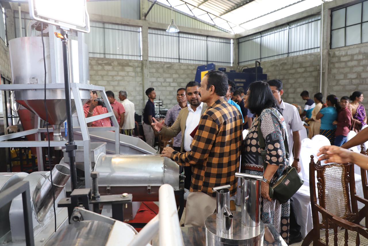 දඹුල්ලෙන් අපනයන කර්මාන්ත ක්ෂේත්රයට යන්ත්ර සූත්ර.
