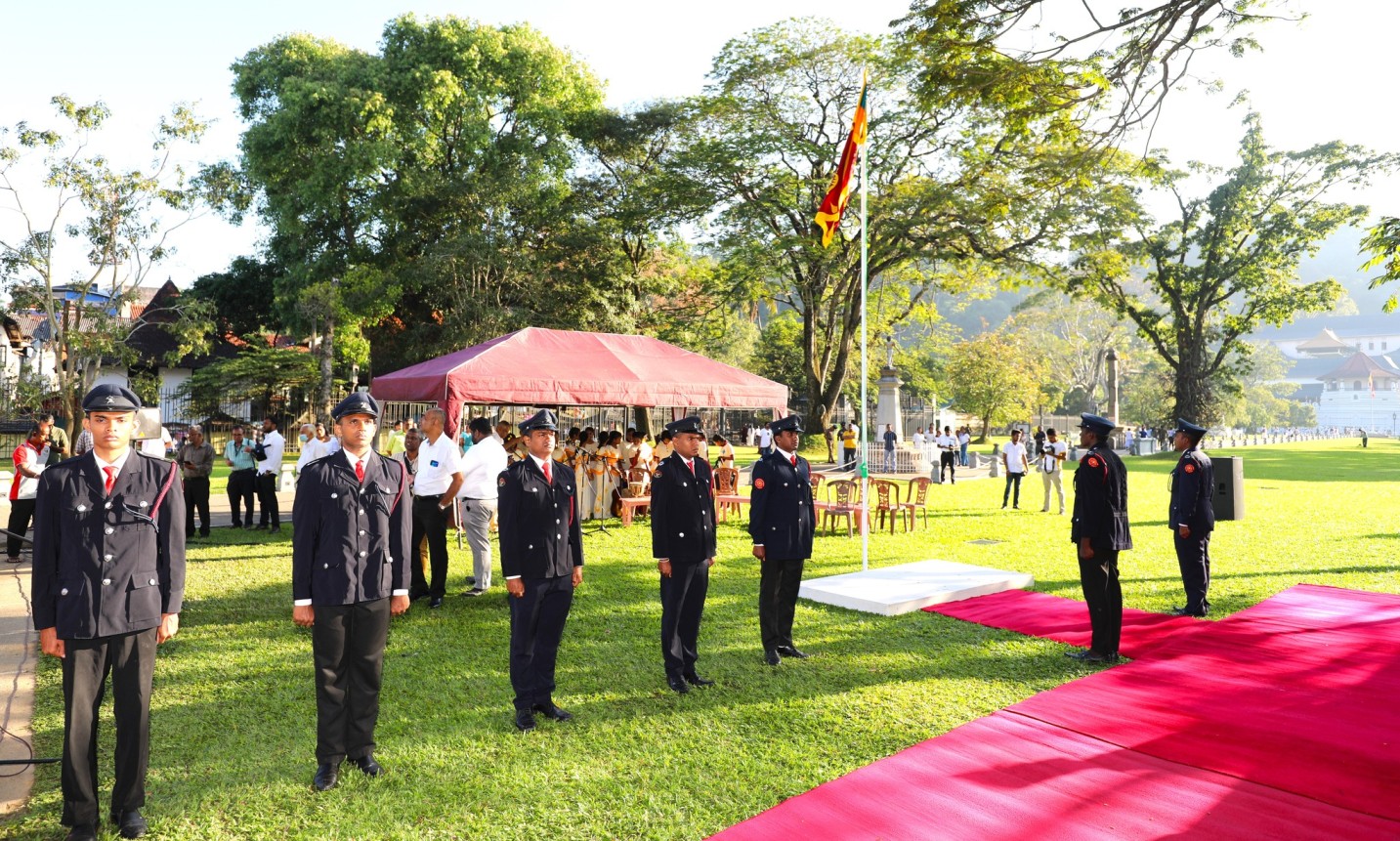 76 වෙනි නිදහස් දිනයට සමගාමි සැමරුම් උත්සවයක් මහනුවරදී