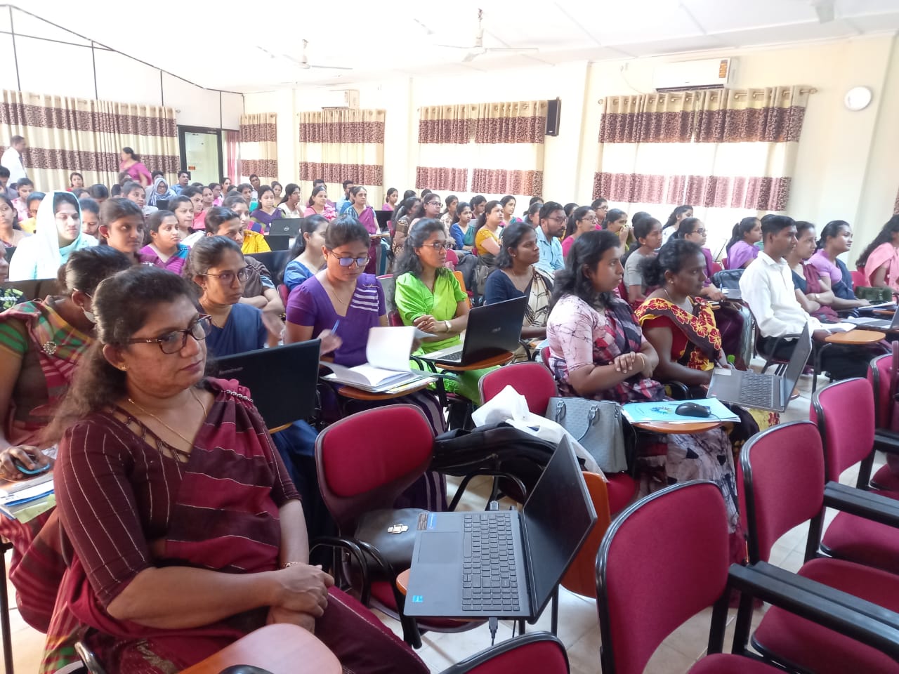 පළාත් පාලන ආයතන නිලධාරීන්ට ගිණුම් ක්රම පිළිබඳව පුහුණුවක්.