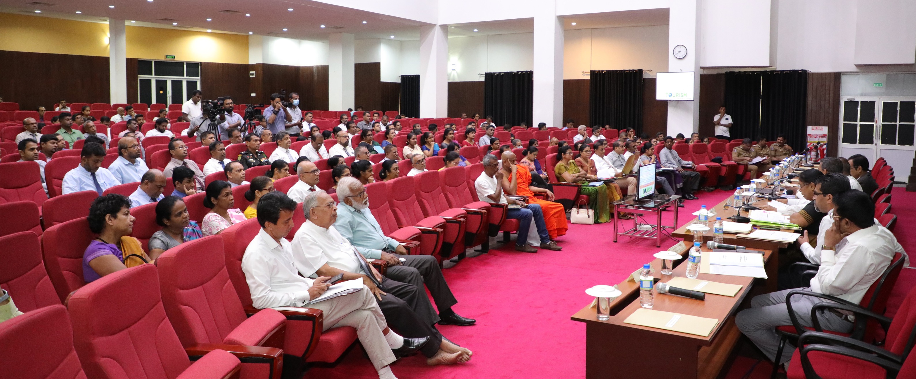 වික්ටෝරියා වේල්ල හරහා සැහැල්ලු වාහන ගමනාගමනයට අවසර ලබා දීමට අවධානය..