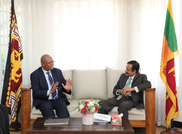 මධ්යම පළාත් ආණ්ඩුකාරවරයා සහ දකුණු අප්රිකානු තානාපති අතර හමුවක්..