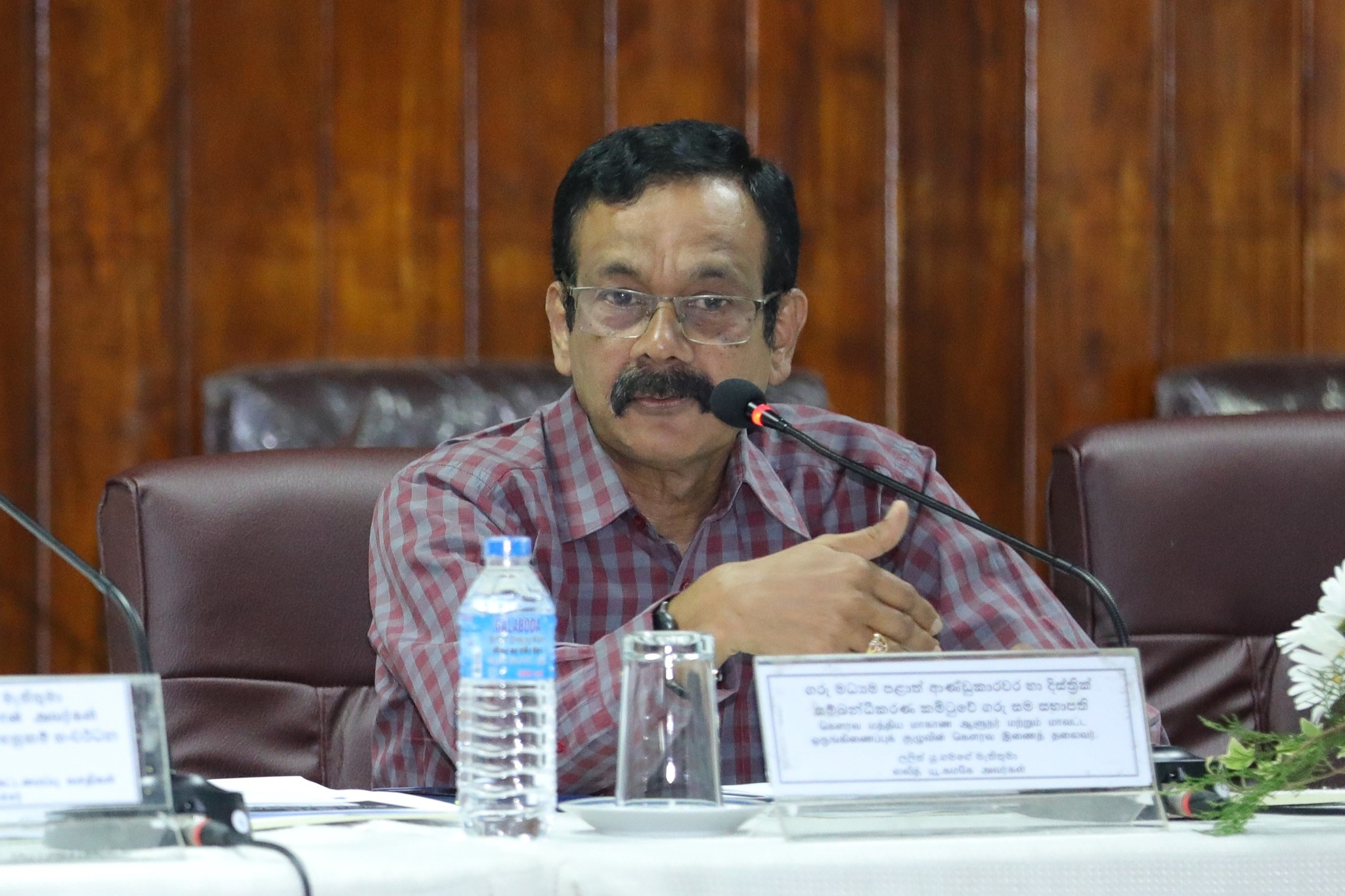 දෙස් විදෙස් සංචාරකයන් ට නුවරඑළියේ සැබෑ පාරිසරික සුන්දරත්වය විදින්න අවකාශ විවර කර දෙන්න ලෙස සම්බන්ධිකරණ කමිටුවට පළාත් ආණ්ඩුකාරවරයාගෙන් යෝජනාවක් ,