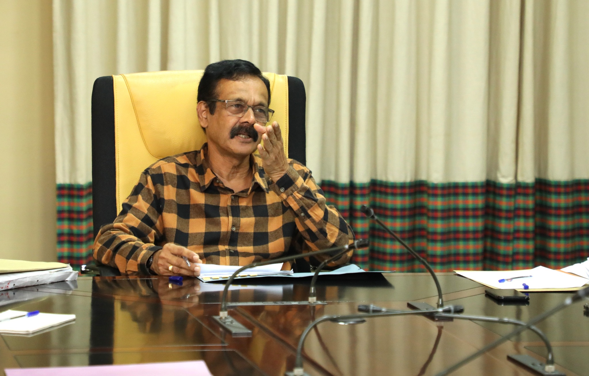 නිරන්තරයෙන් සොයාබාලා ජනතාවට අවශ්ය සේවාවන් ලබාදිය යුතුයි.