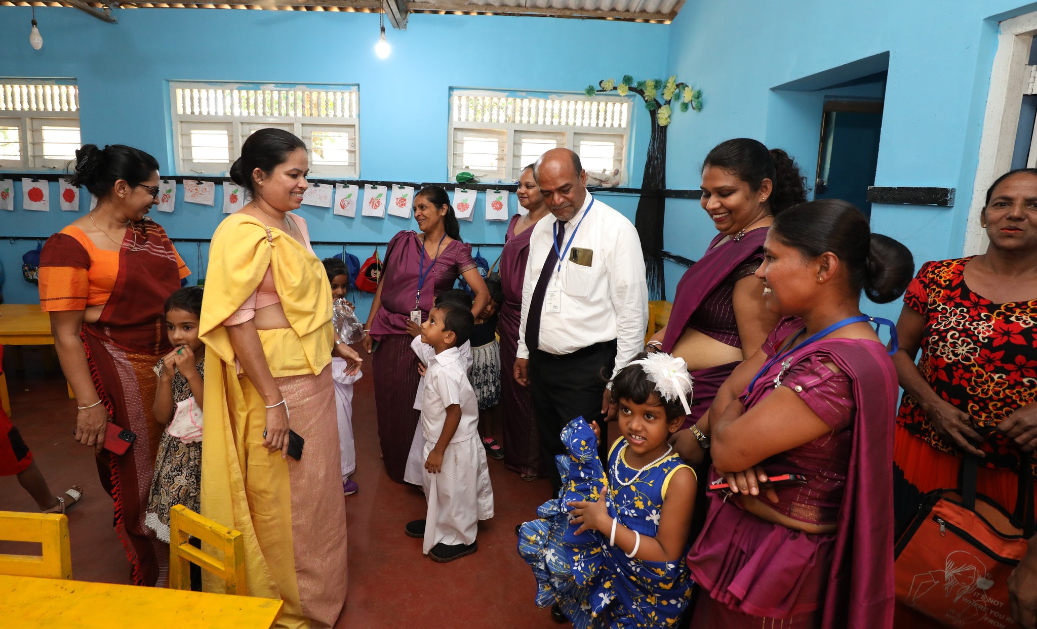 මිණිපේට දිවා සුරැකුම් මධ්යස්ථානයක්.