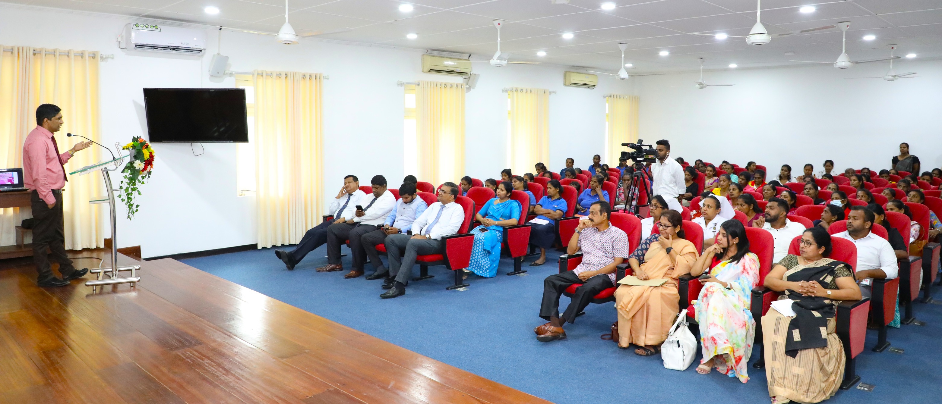 බෝනොවන රෝග සහ ස්වනාරී සායනය පල්ලෙකැලේ කළමනාකරණ සංවර්ධන පුහුණු ඒකකයේ දී 