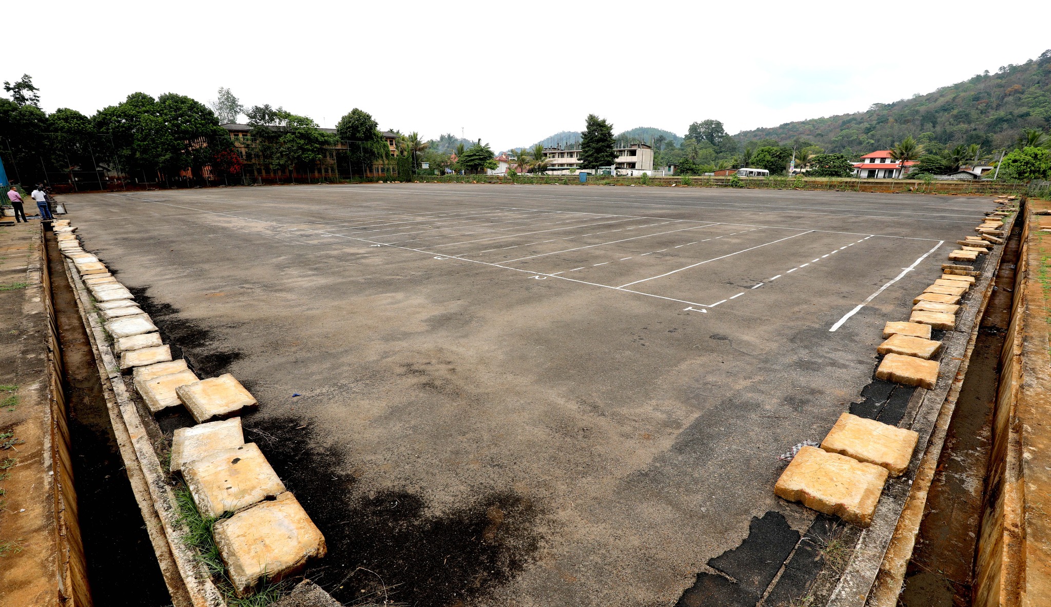 අලුත්වෙන නන්දිමිත්ර ඒකනායක ජාත්යන්තර හොකී ක්රීඩාංගණය...