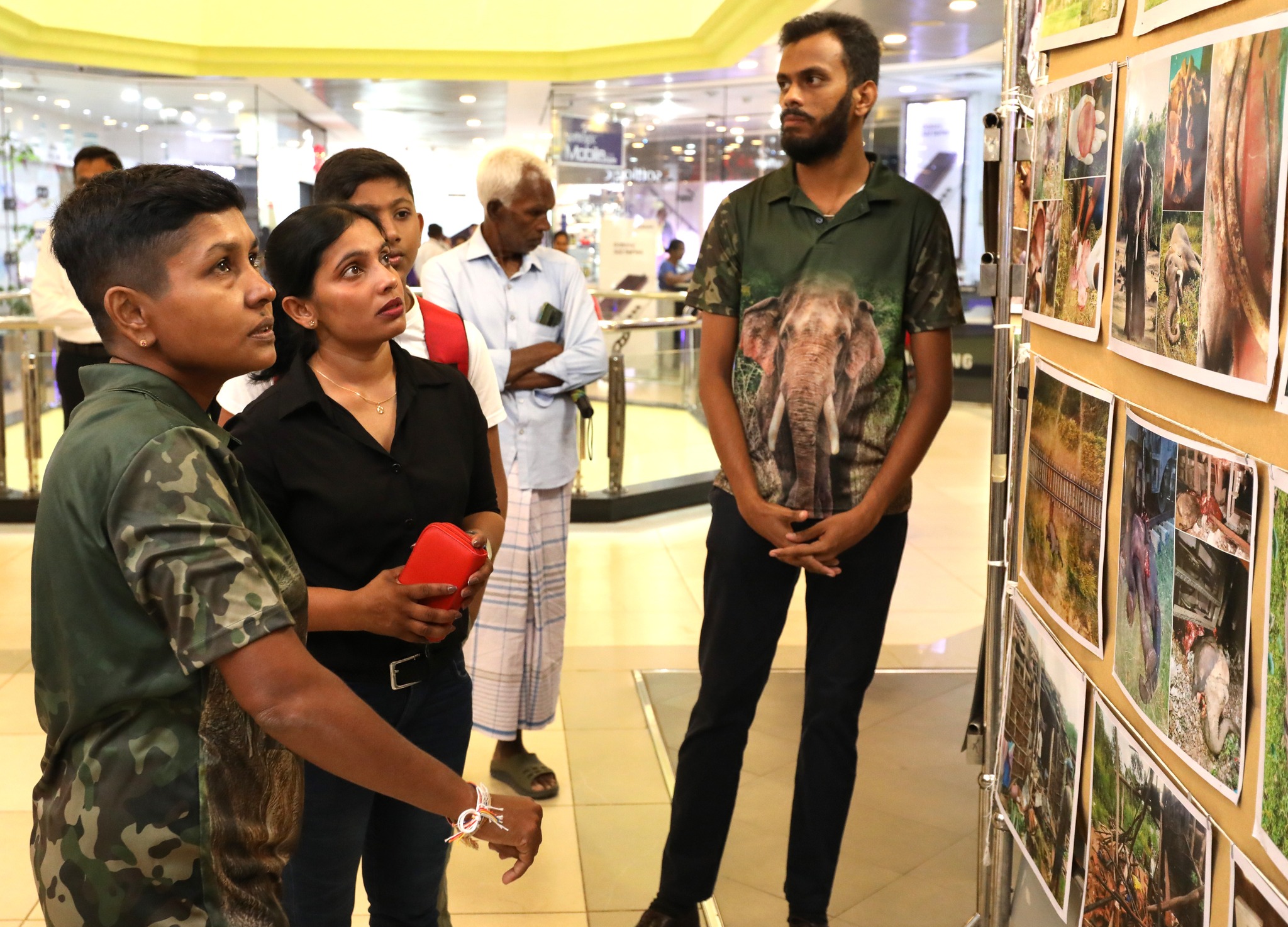 වන ජීවීන් සුරකිමු" මැයෙන් වන ජීවී ඡායා රූප ප්රදර්ශනයක්. පළමු වරට මහනුවර දී.