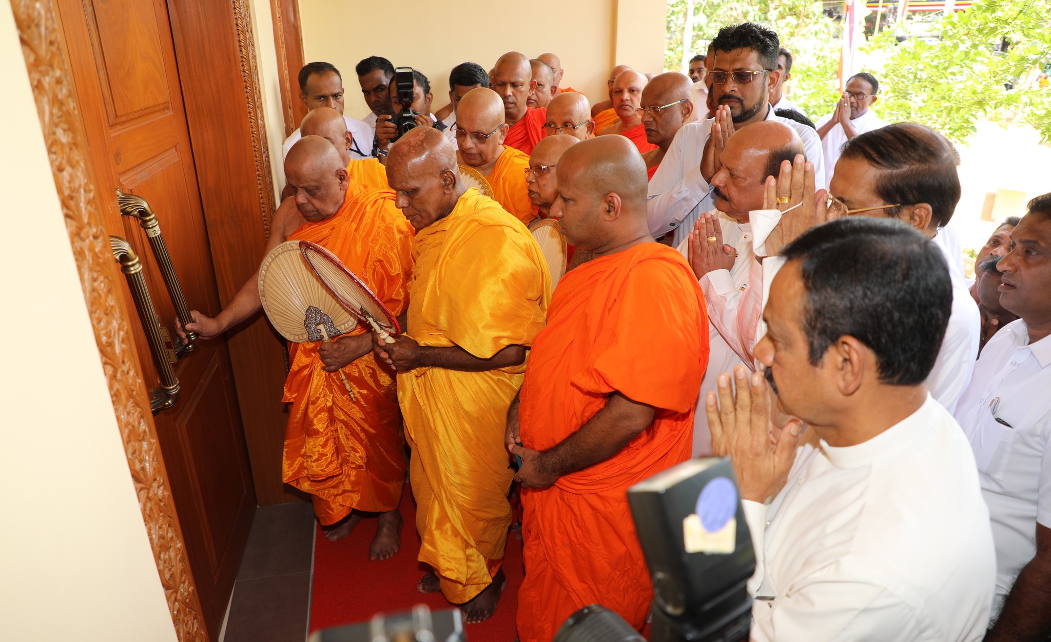 හනුවර අස්ගිරිය ඓතිහාසික ගෙඩිගේ රජමහා විහාරස්ථානයේ ඉදිකරන ලද පස් මහල් ධර්ම ප්රාසාදය සගසතු කෙරේ.