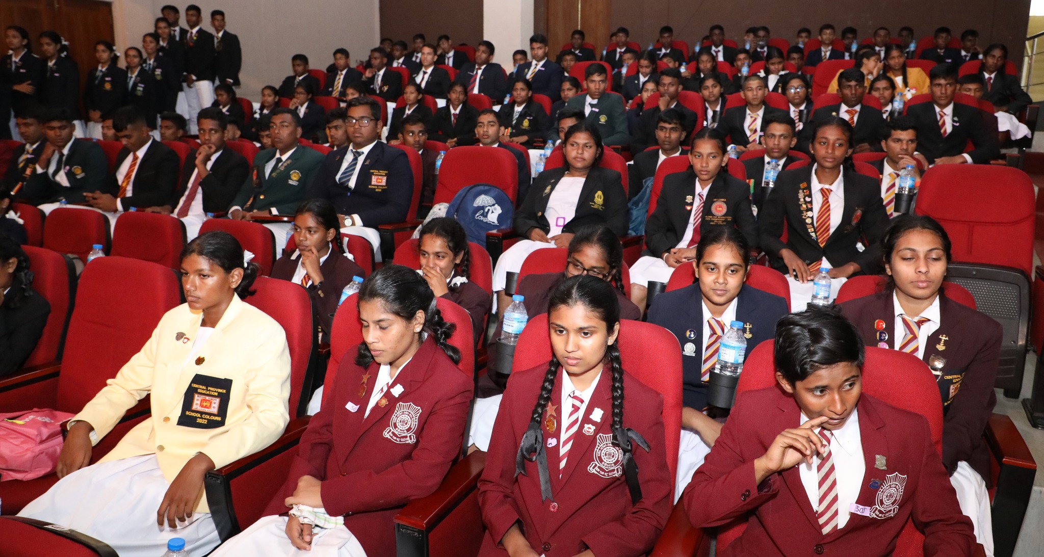 “මැදරට දිනන දරුවෝ” පාසල් ක්රීඩා වර්ණ ප්රදානෝත්සවයේ දී 1143 දෙනෙකු ඇගයීමට.