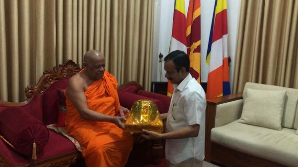 අස්ගිරි මහා නායක ස්වාමින්වහන්සේගේ ජන්ම දිනයට මධ්යම ආණ්ඩුකාරවරයාගෙන් සුභාශිංසන.