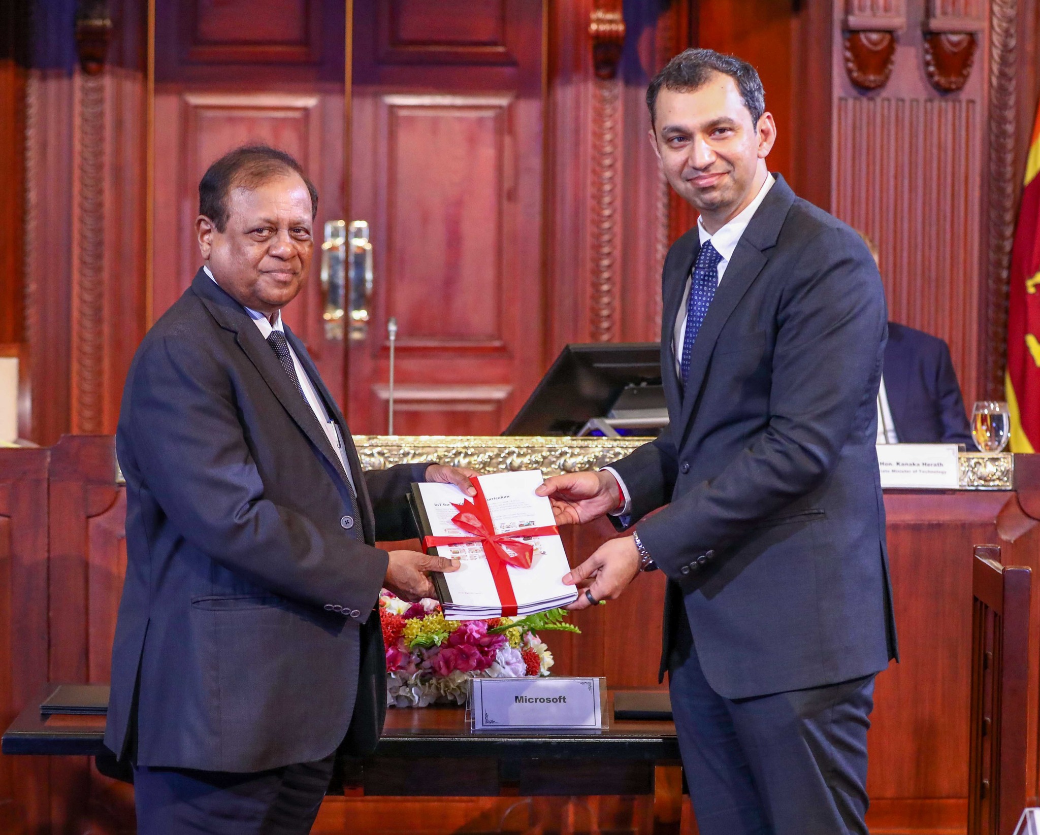 කෘතීම බුද්ධිය පාසල් අධ්යාපනයට එක් කිරීමට අධ්යාපන අමාත්යාංශය සහ මයික්රෝසොෆ්ට් සමාගම අතර අවබෝධතා ගිවිසුමකට අත්සන් තැබේ.