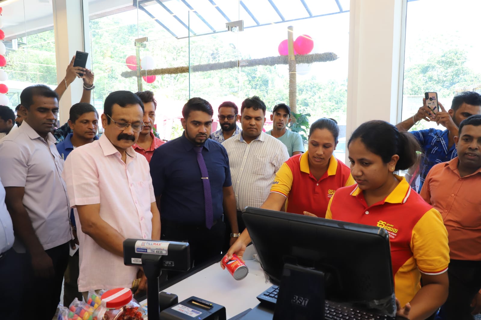 ආර්ථික,සමාජිය සහ දේශපාලනික වශයෙන් වැටී තිබු රට නැවත ප්රකෘතිමත් තත්වයට රැගෙන ඒමට වත්මන් ජනපති ඇතුලු රජයට හැකි වූවා.