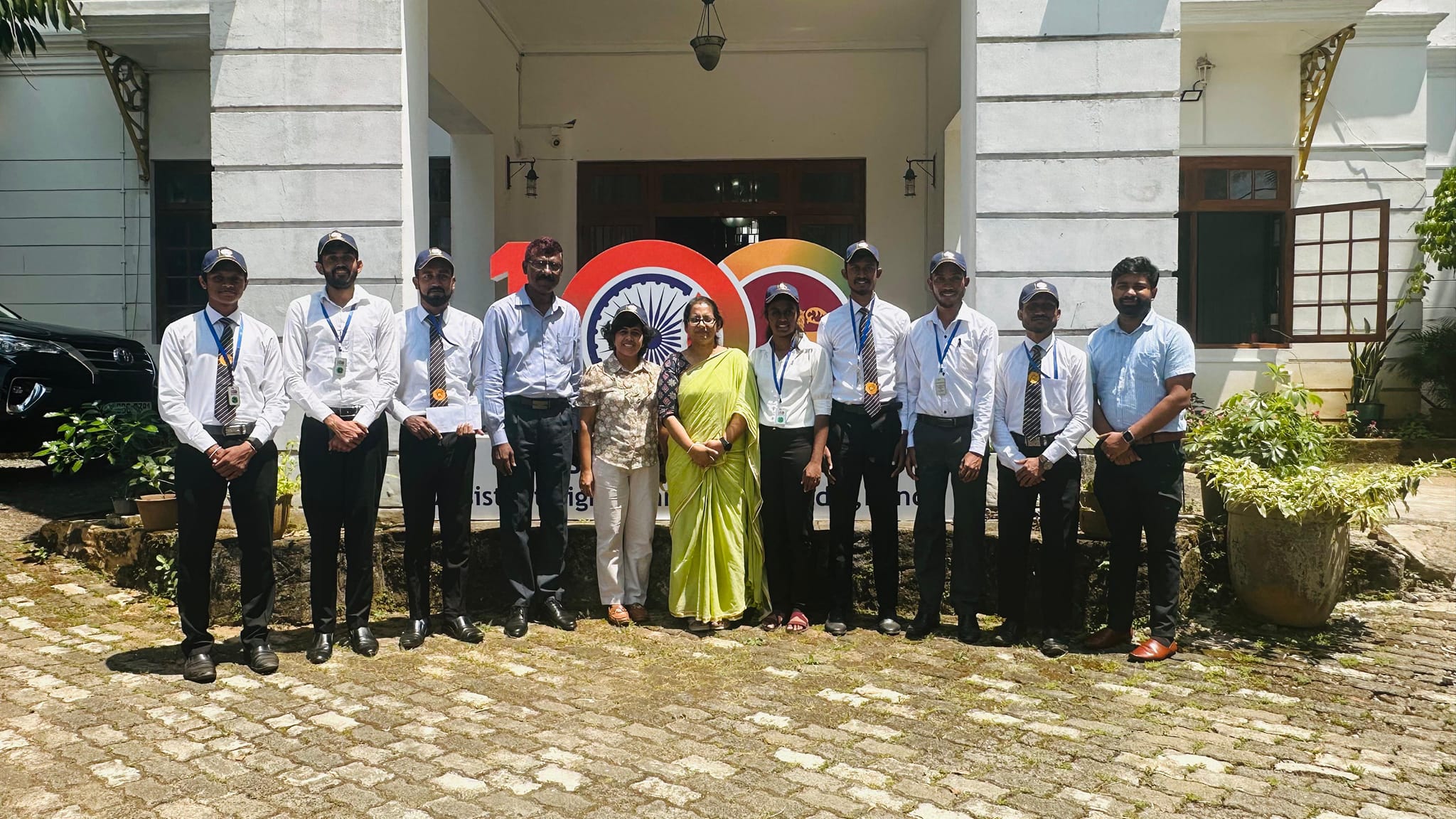 හිමාලය නගින පේරාදෙණිය විශ්වවිද්යාලයේ සිසු පිරිසට මහනුවර ඉන්දියානු සහකාර මහකොමසාරිස් කාර්යාලයෙන් අත්වැලක්...