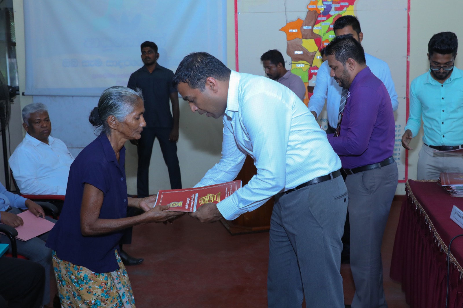 දීර්ඝ කාලීනව නොවිසදී පැවති ඉඩම් ගැටළුවලට විසදුම්.