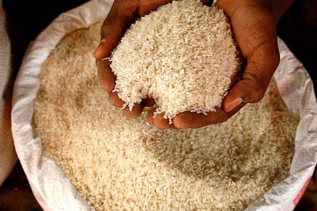 මාතලේ අඩු ආදායම්ලාභී පවුල් 59659කට සහල් බෙදාදීම ඇරඹේ.