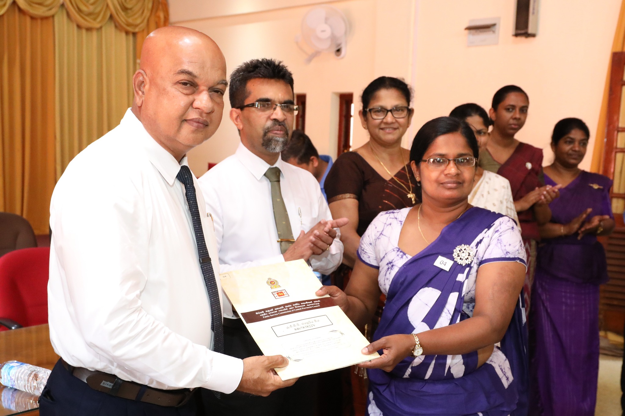 මධ්යම පලාතට සීමිත පදනමින් කළමනාකරණ සේවා නිලධාරි අධි ශ්රේණිය සදහා පත්වීම් 14ක් ප්රදානය කෙරේ.
