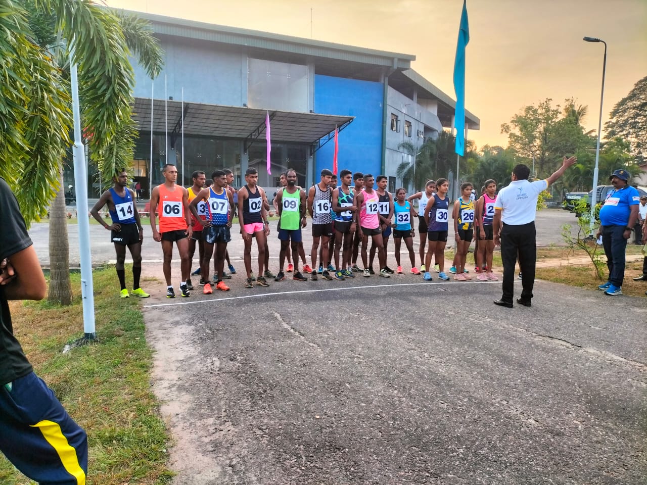 මධ්යම පළාත් මැරතන් තරගයේ ජය හේරත් හා ශිව රාජන්ට.