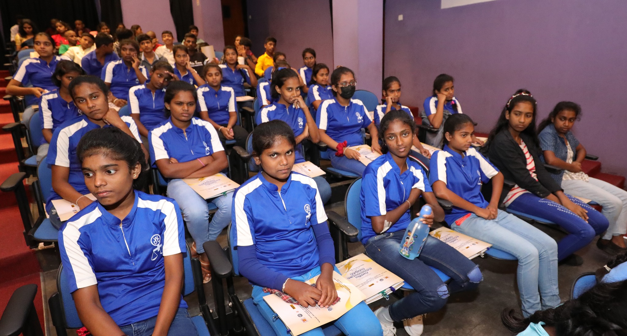 නව යොවුන් දරුවන්ට රැකියා සඳහා අත්වැළක්.