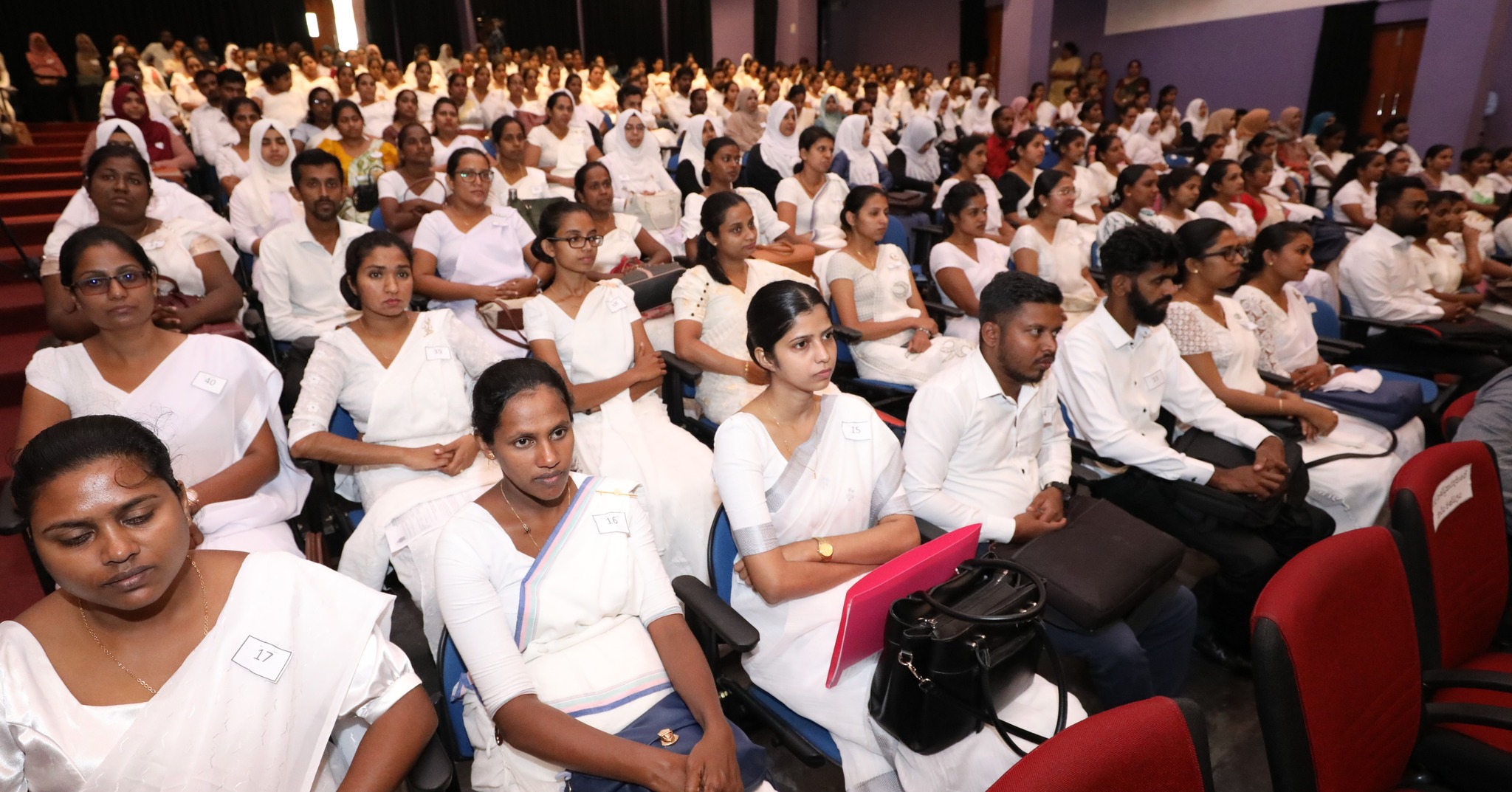 රටේ හොදම ආයෝජනය අධ්යාපනයයි. නමුත් අද දරුවන් ප්රචණ්ඩත්වයට පත් කරන තැනට පාසලෙන් ආදර්ශ ලබා දෙනවා නම් රටේ අනාගතය ගැන නැවත හිතන්න වෙනවා යැයි මධ්යම පළාත් ආණ්ඩුකාරවර නීතිඥ ලලිත් යු ගමගේ මහතා පවසයි.