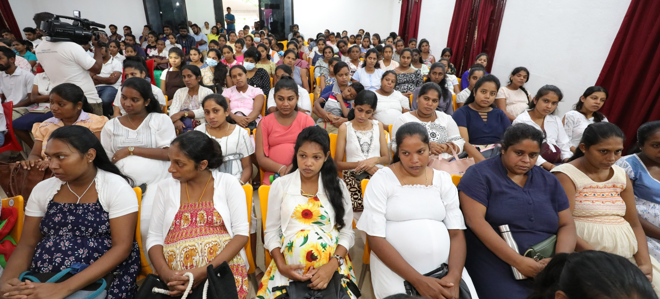 ශ්රී වෛශාඛදාන සමිතියෙන් ගැබිණි මව්වරුන්ට පෝෂණ මල්ලක්.