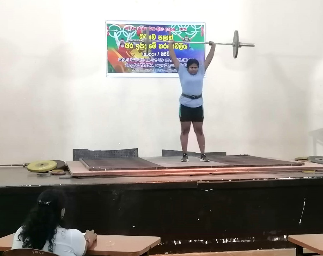 මධ්යම පළාත් බර ඉසිලීමේ තරගාවලිය පසුගිය දා මහනුවර YMCA ශාලාවේදී පවත්වන ලදී.