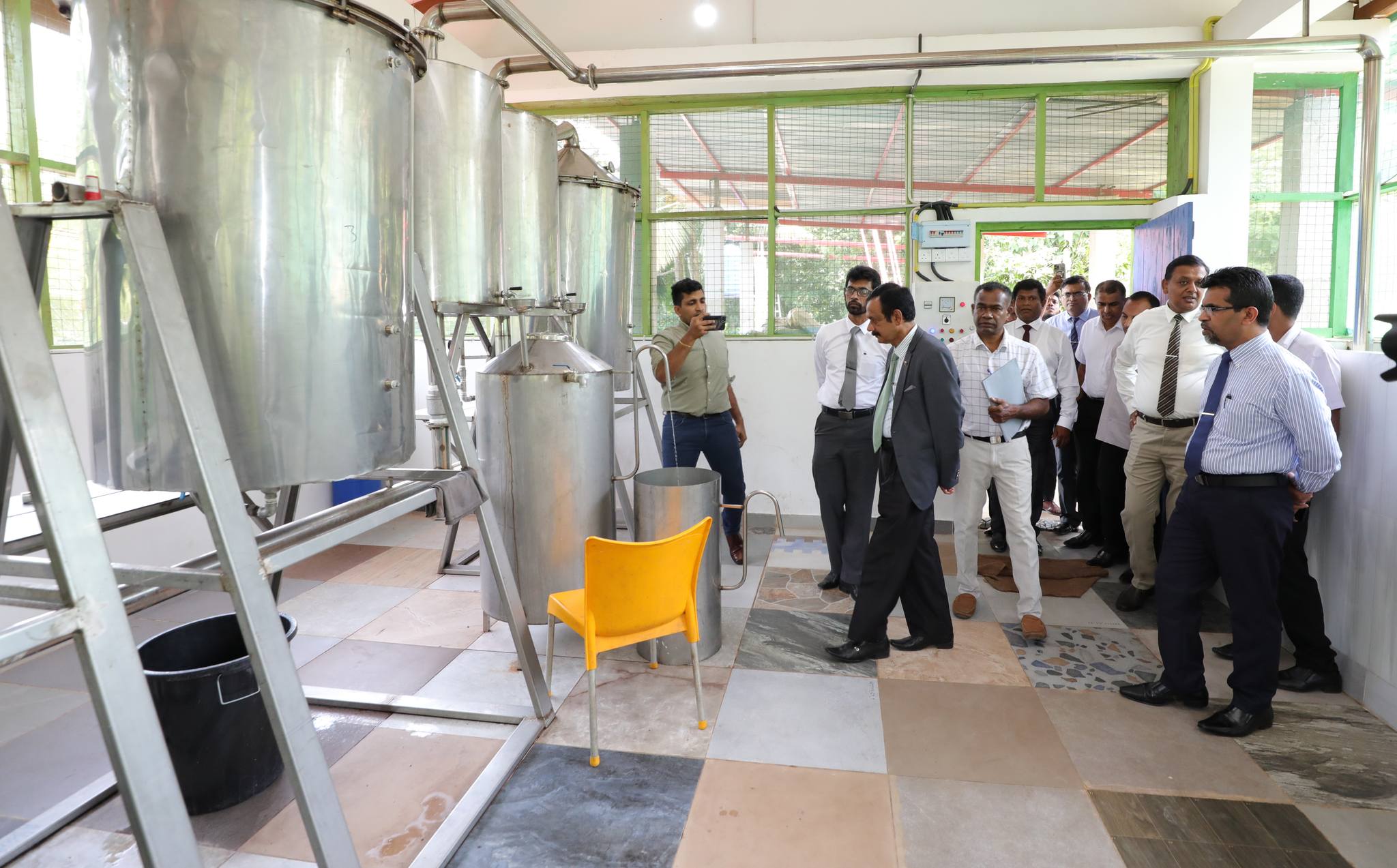මැදරට කුළුබඩු ලෝකයට යවන්නට වැඩපිළිවෙලක්.