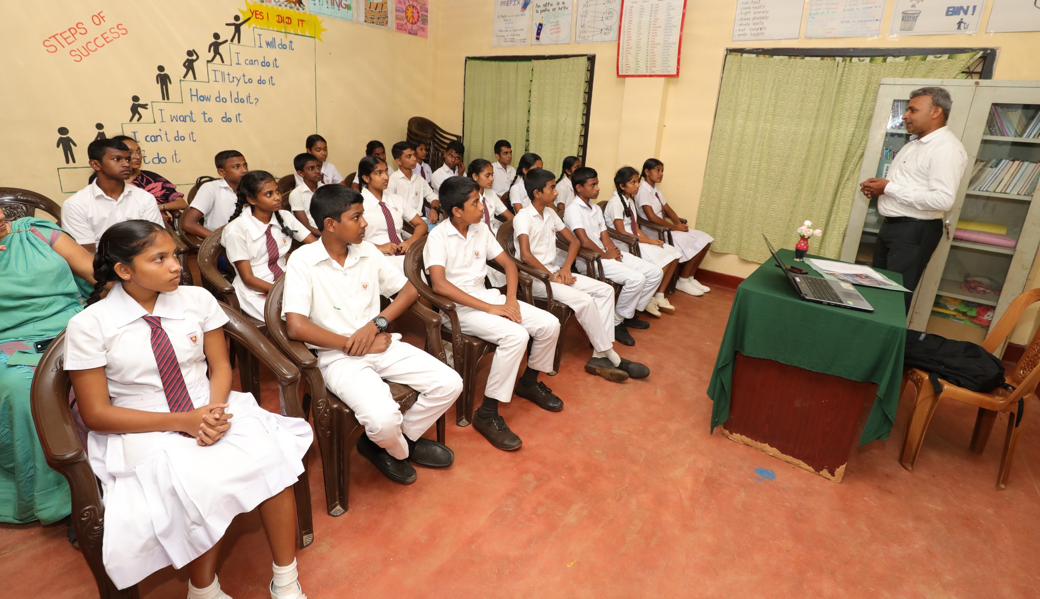 පාසල් මාධ්ය සමාජ බලගැන්වීමේ වැඩසටහනනේ තවත් අදියරක් උලපනේ මහා විද්යාලයේ දී.