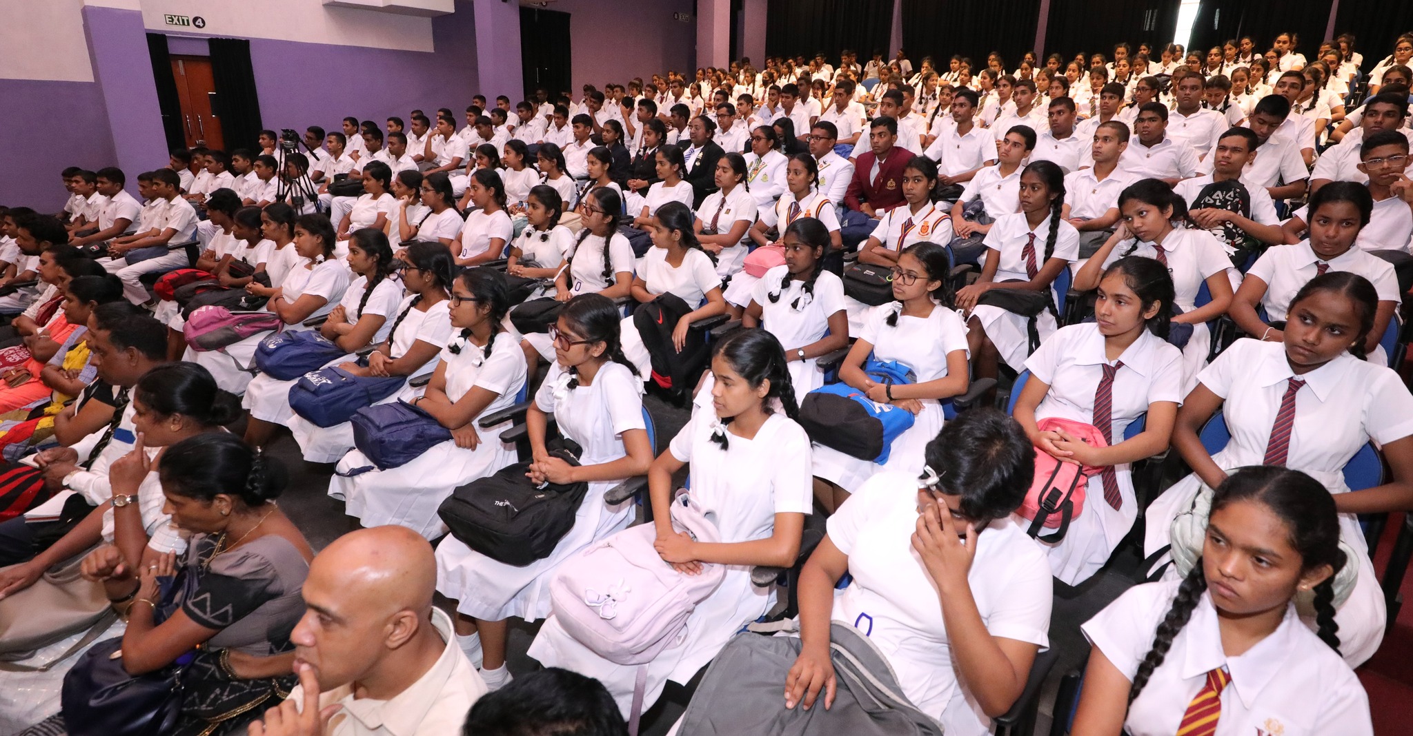 ‘සංවර්ධන මගේ රට’ කෙටුම්පත්කරණයට සිසුන්ට ඉඩක්.