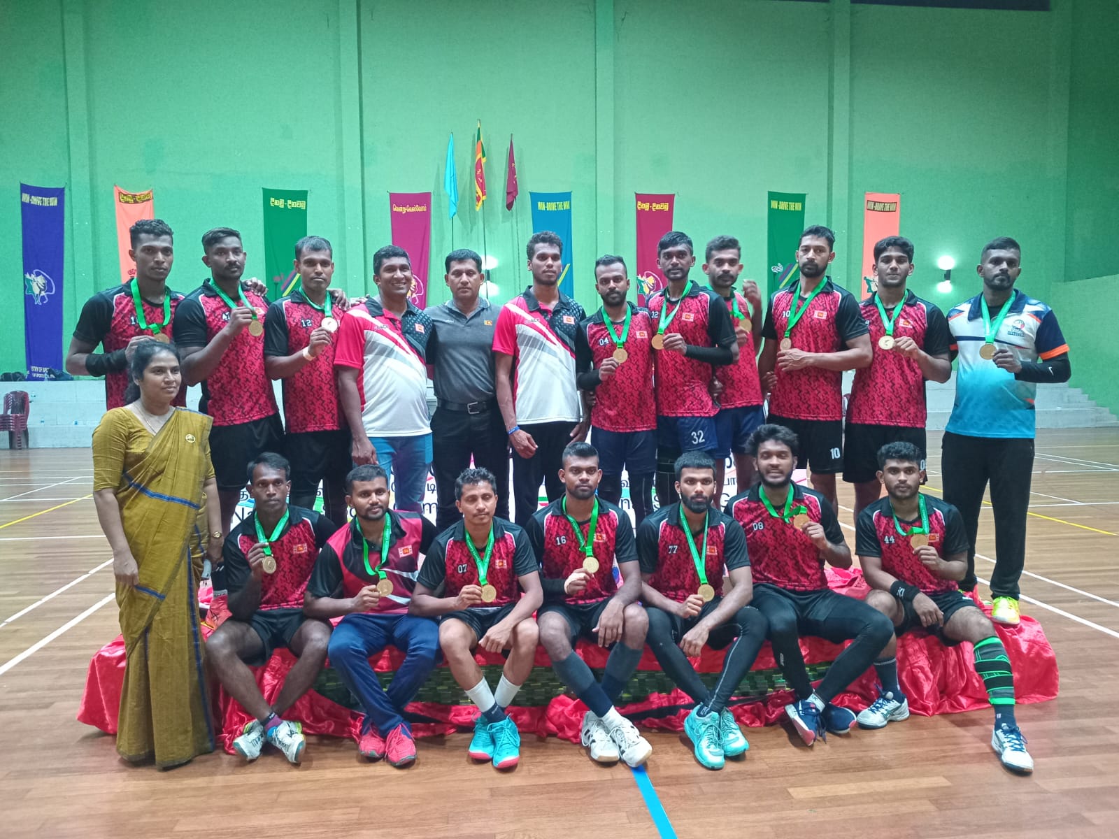8 වන ජාතික ක්රීඩා උළෙලේ හෑන්ඩ් බෝල් ශුරතා මධ්යම හා බස්නාහිරට.