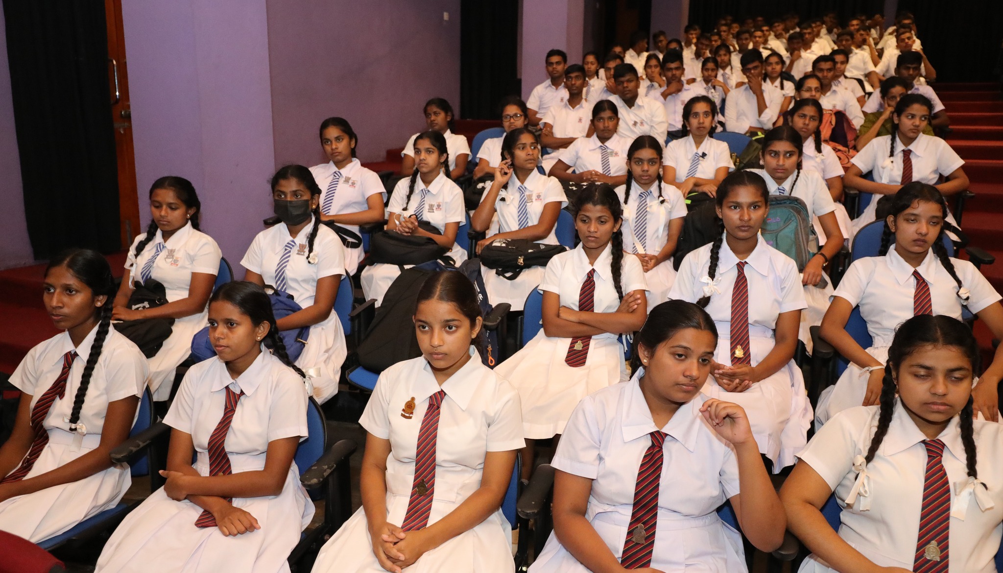 තරුණ තරුණියන් ආතති කළමනාකරණය සම්බන්ධයෙන් දැනුවත් කෙරේ.