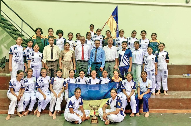 මධ්යම පළාත් පාසල් ක්රීඩා ටයිකොන්ඩෝ බාලිකා ශුරතාවය මහමායාවට.