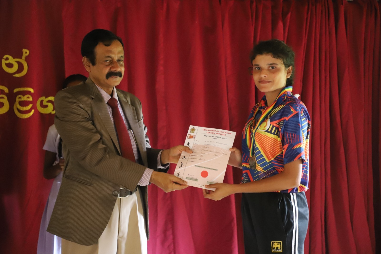 මධ්යම පළාත් ක්රිඩා උළෙලේ කාන්තා අනුශුරතාවය දිනාගත් මුල්ගම මහ විදුහලේ සිසුවියන් ඇගයිම පළාත් ආණ්ඩුකාරවරයාගේ ප්රධානත්වයෙන්
